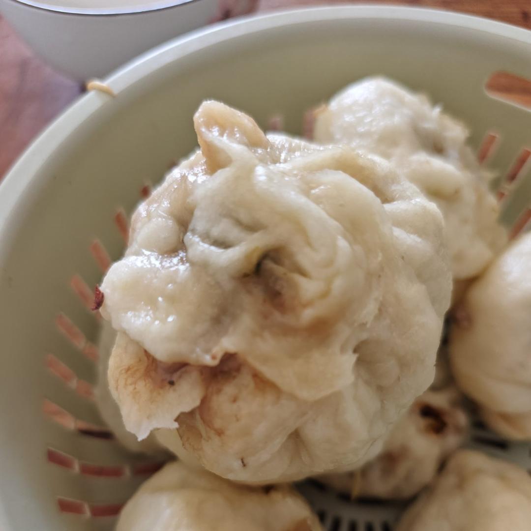 松软多汁的肉包子