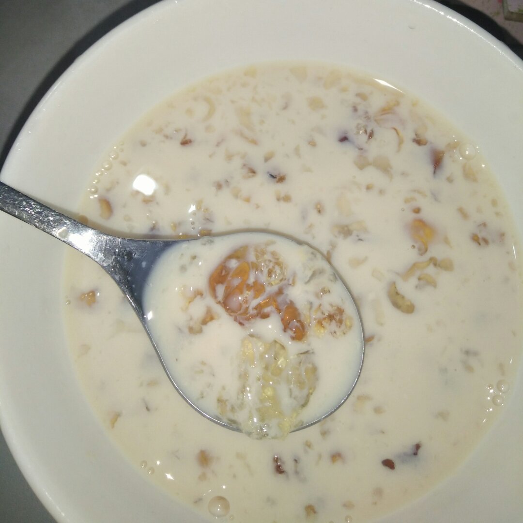 牛奶炖桃胶