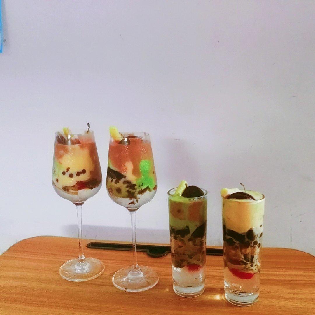 冰淇淋芭菲杯