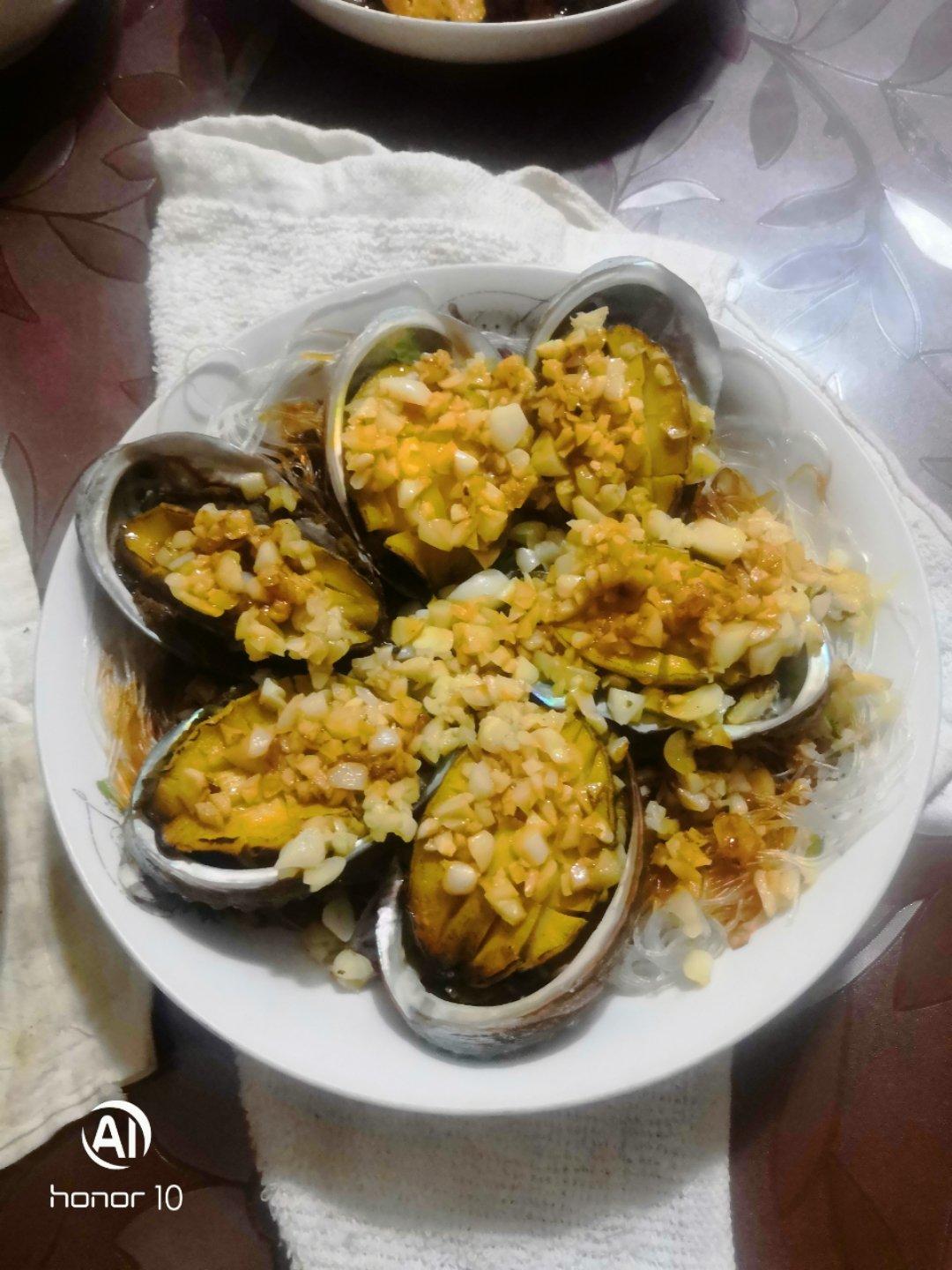 蒜蓉粉丝蒸鲍鱼