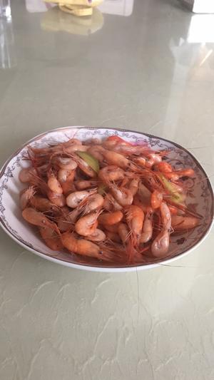 水煮河虾的做法 步骤3