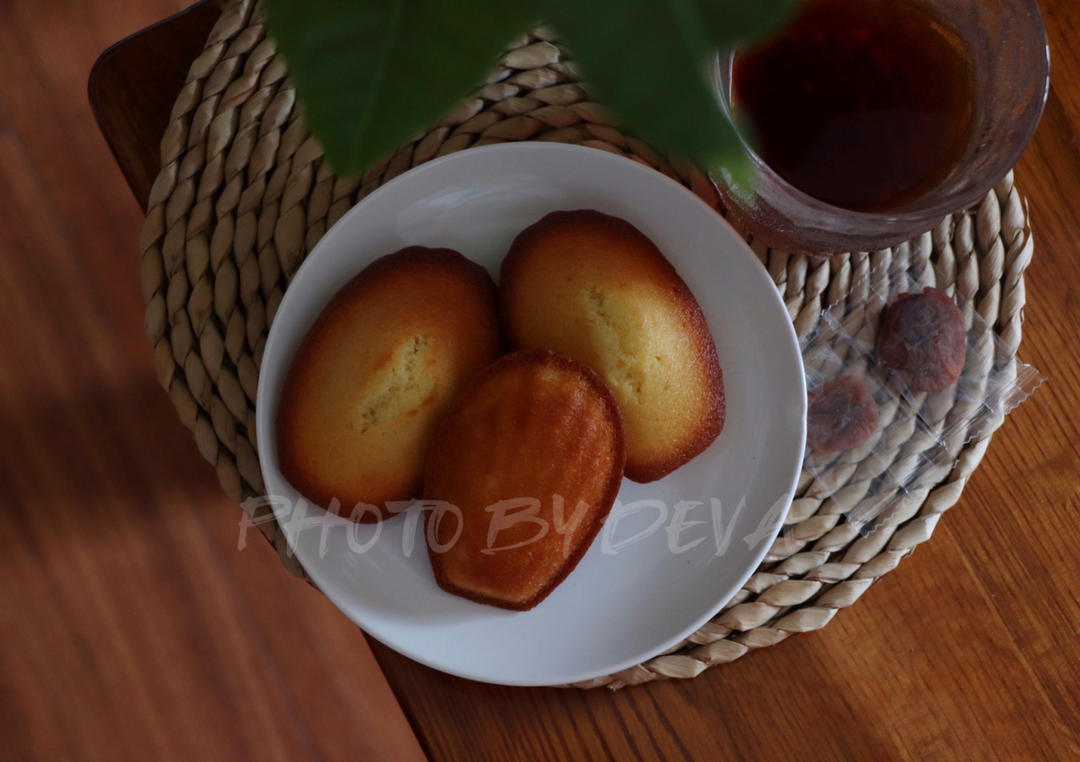 玛德琳（蓝带方）