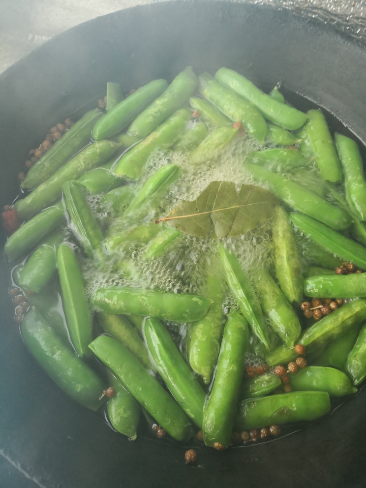 好吃的煮豌豆荚的做法 步骤5