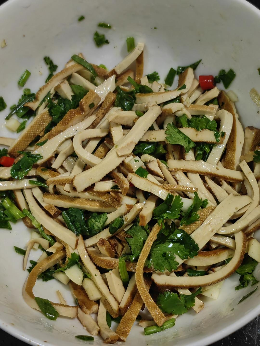 凉拌豆腐干(凉拌菜通用，宝贝儿子“念念不忘”之二,他喜欢的“微微辣”级别)