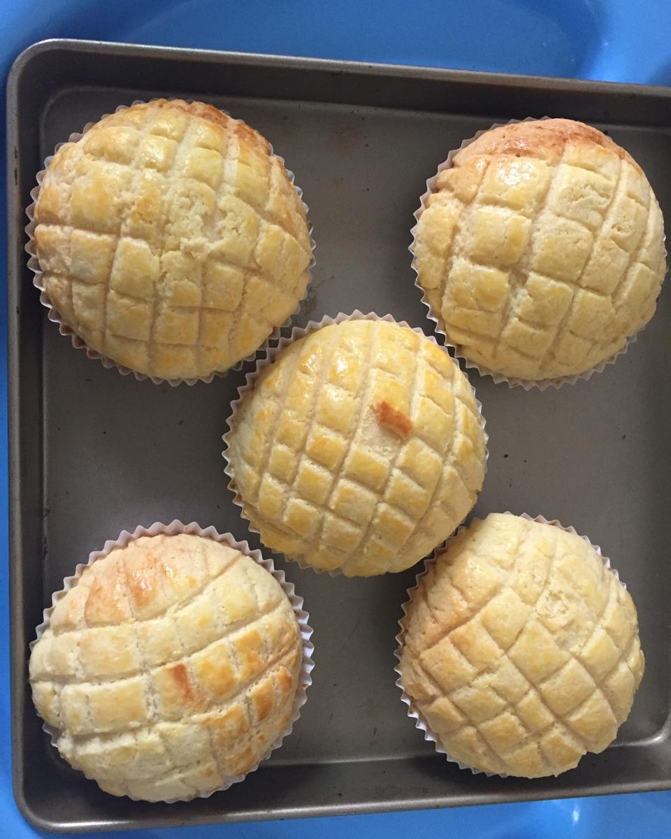好吃到炸裂的港式菠萝包（附带制作酥皮的小视频）