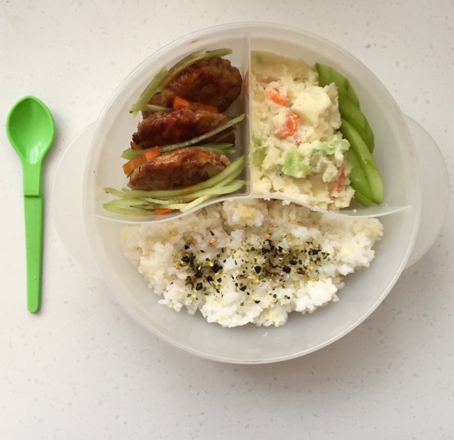 日式肉饼土豆沙拉便当