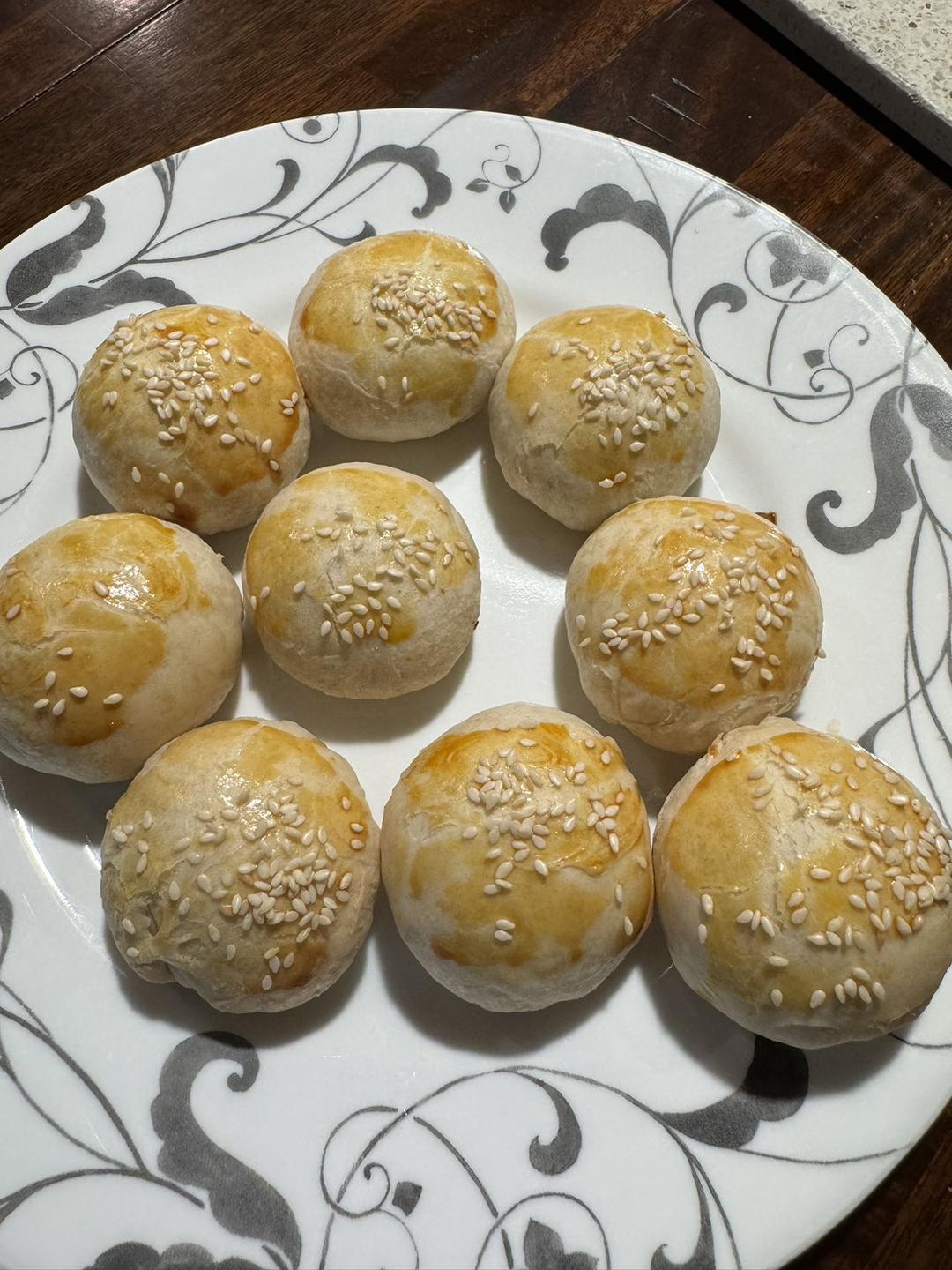 排四个小时队也买不到的鲜肉月饼，秘诀是放麻油！