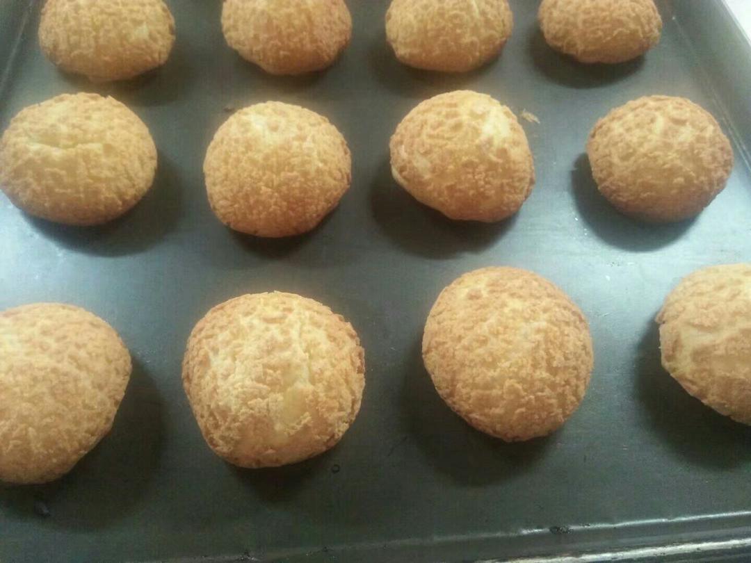 美味可口的菠萝泡芙