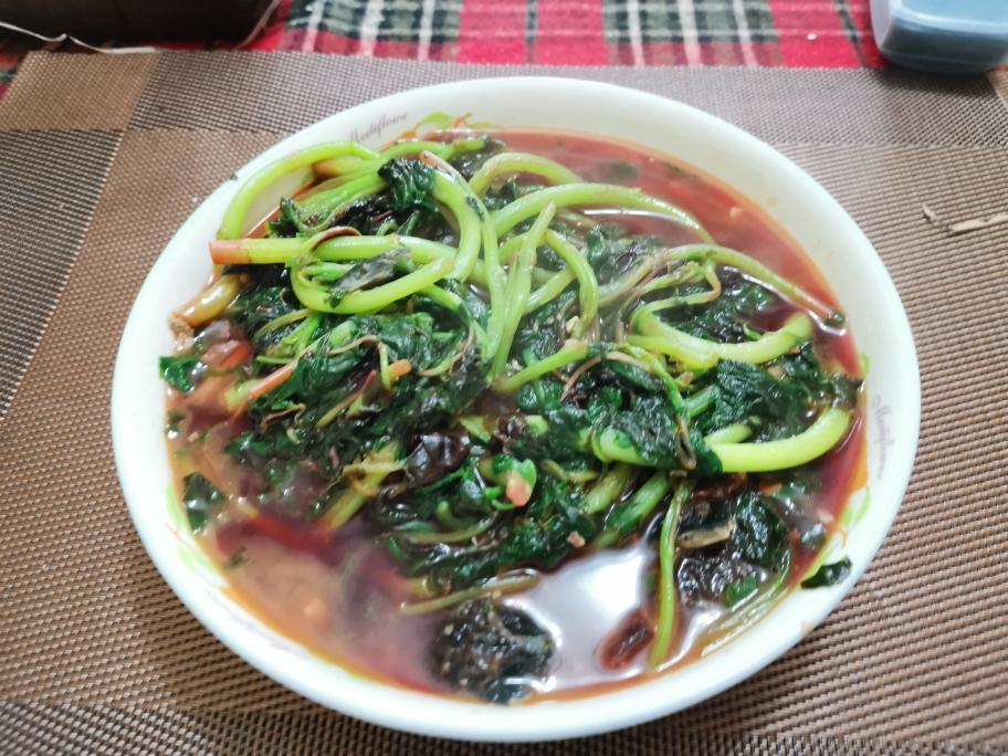 鸡汁皮蛋红苋菜的做法