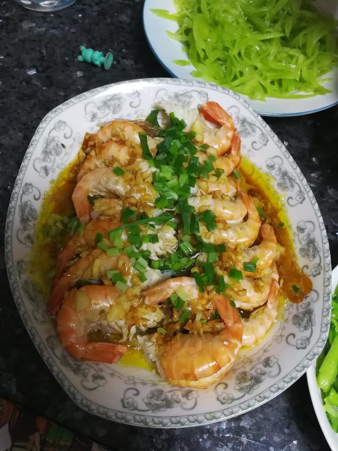 虾最美味的吃法必须是这个——蒜蓉蒸虾（多动图，孔瑶的食谱）