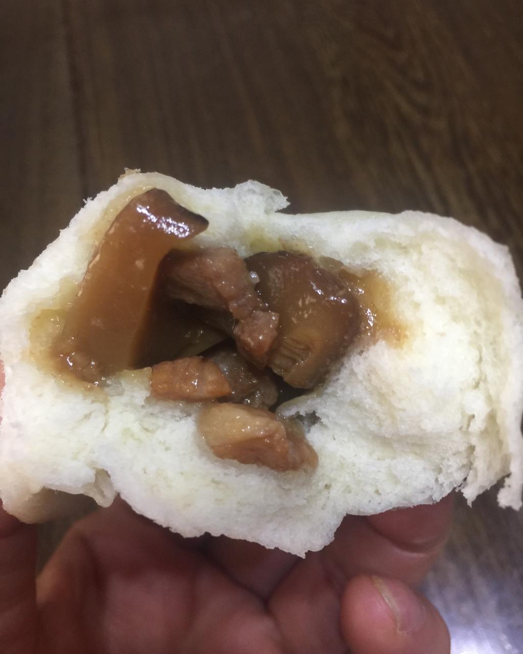 云朵般松软爆浆蜜汁叉烧包