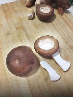 香菇肉酱手擀面的做法 步骤1
