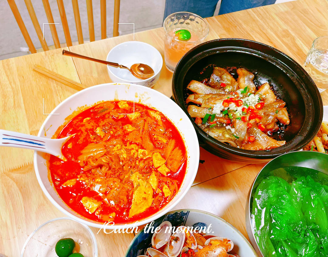 金针菇泡菜肥牛汤锅|妈妈再给我一碗