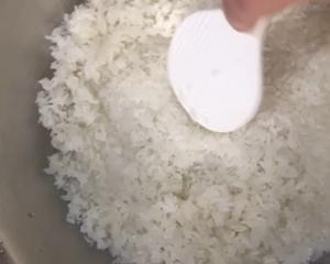 蒸笼蒸饭，粒粒分明！㊙️最好吃的大米饭做法！的做法 步骤6