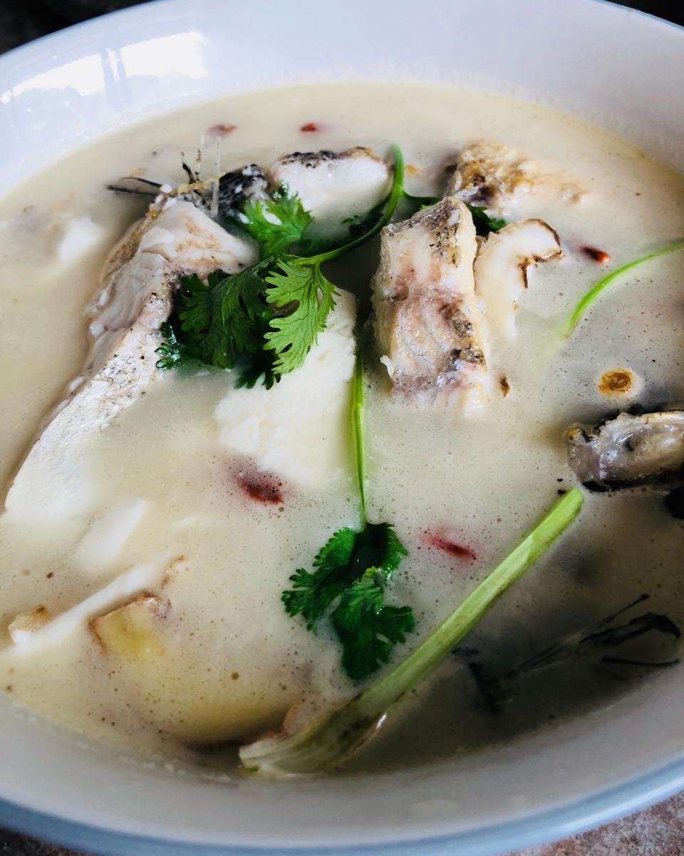 鲜美鲈鱼豆腐汤