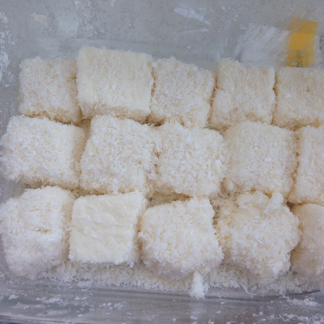 椰丝牛奶小方糕