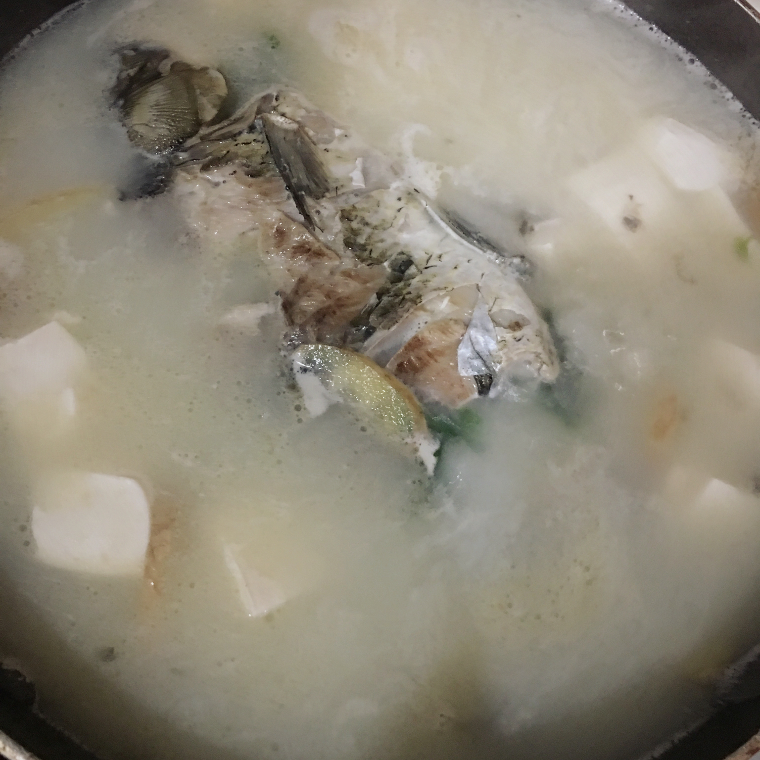 奶白鲫鱼汤