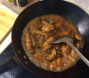 家常香菇烧鸡翅的做法 步骤8