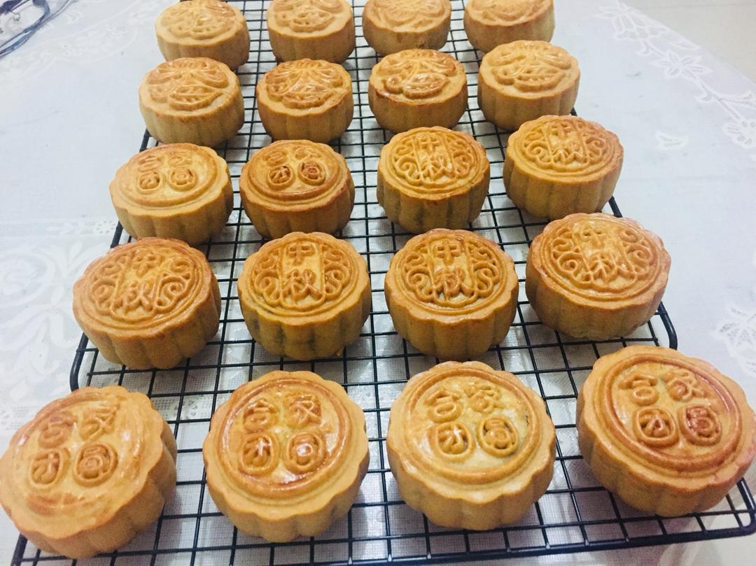 广式月饼—蛋黄莲蓉月饼