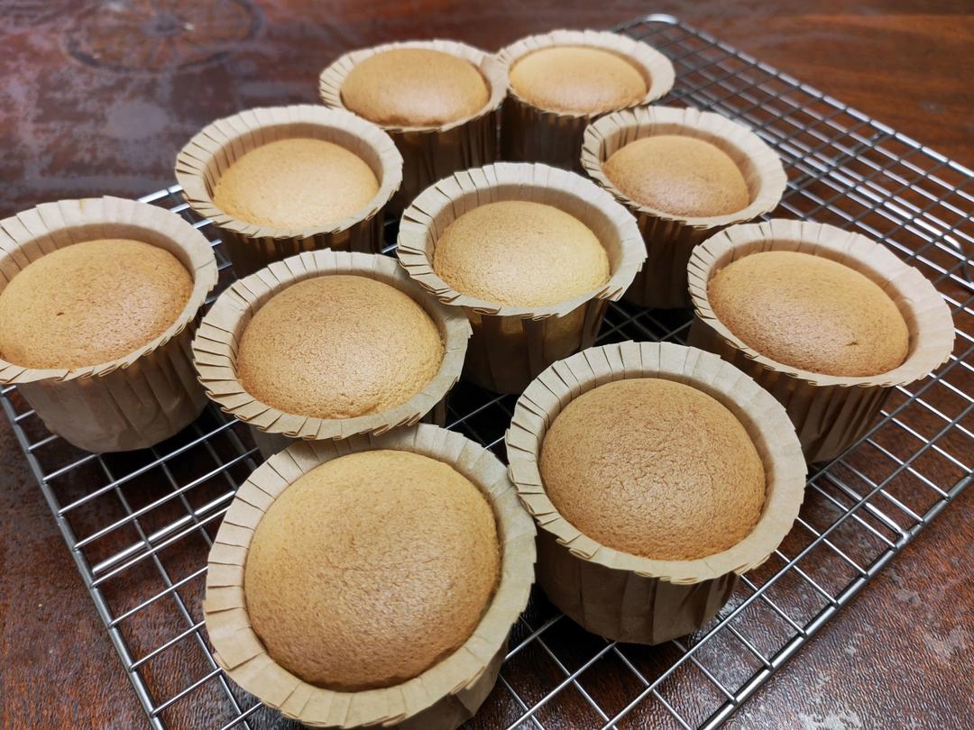 不塌不裂的纸杯戚风蛋糕
