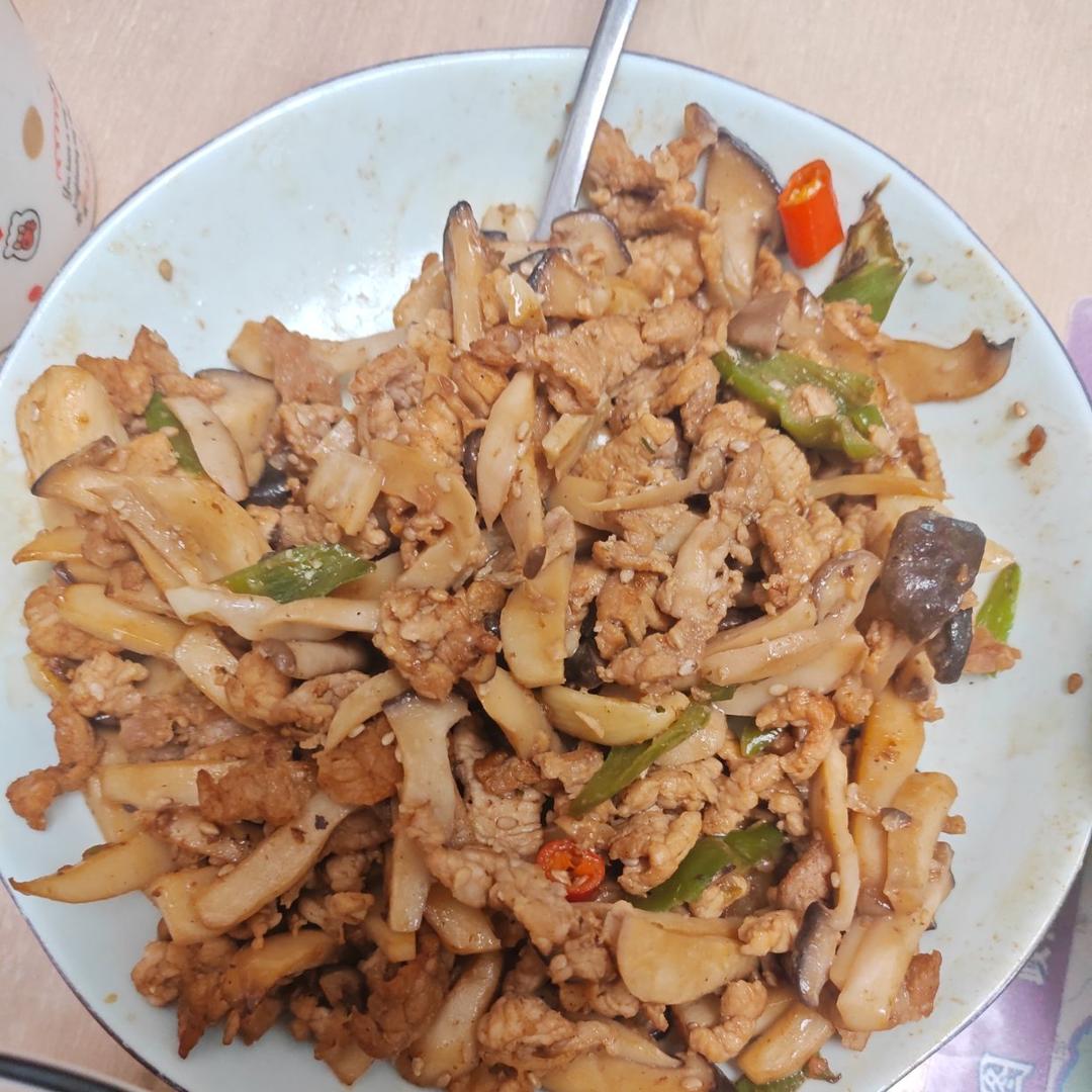 肉片双椒炒杏鲍菇