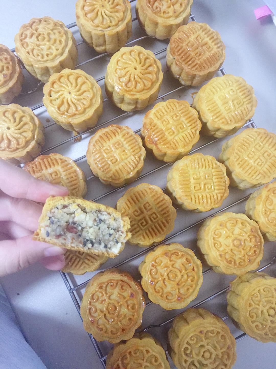 【五仁月饼的做法步骤图，五仁月饼怎么做好吃】Sunny73_下厨房