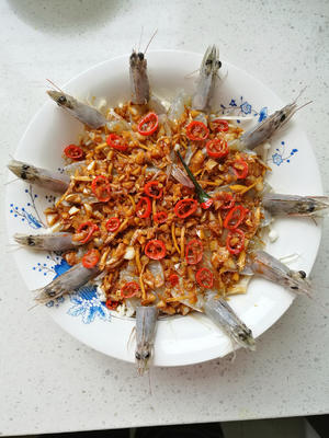 蒜蓉开边虾蒸粉丝金针菇的做法 步骤11