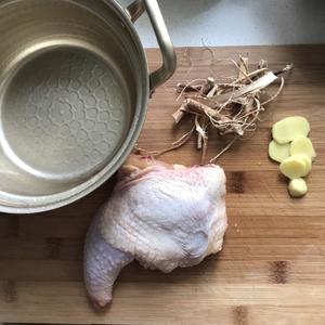 【极简版五指毛桃炖鸡】超级简单版好喝的祛湿鸡汤的做法 步骤1
