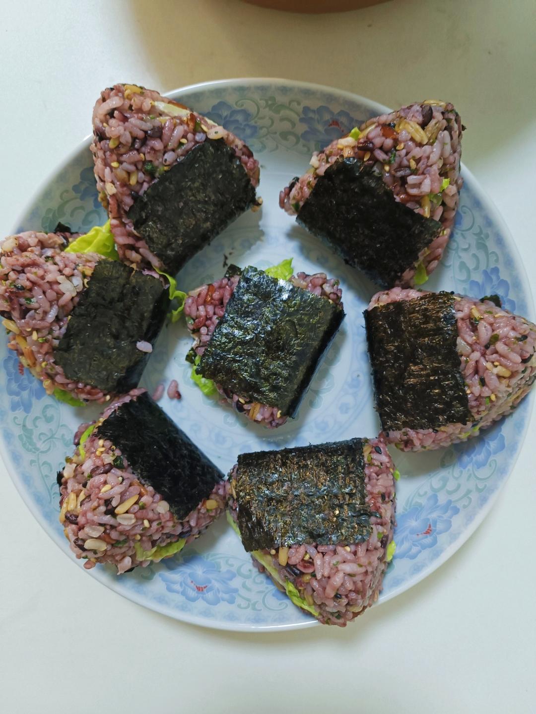 低脂好吃😋紫米饭团🍙好吃到爆炸💥