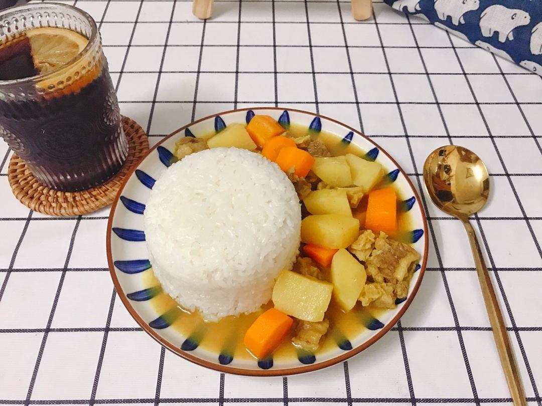 【咖喱牛腩拌饭】