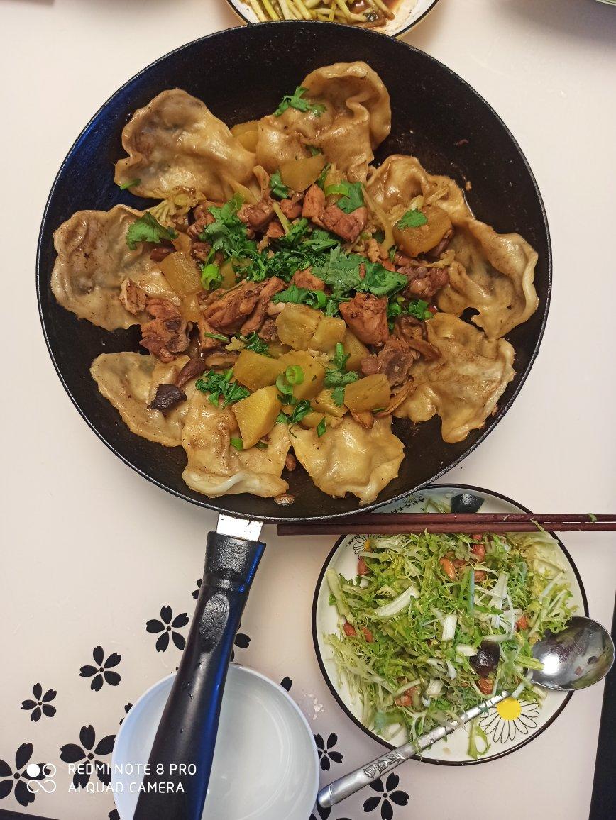 地锅鸡，教你贴饼子好吃的小技巧~