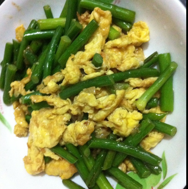 蒜苗炒鸡蛋