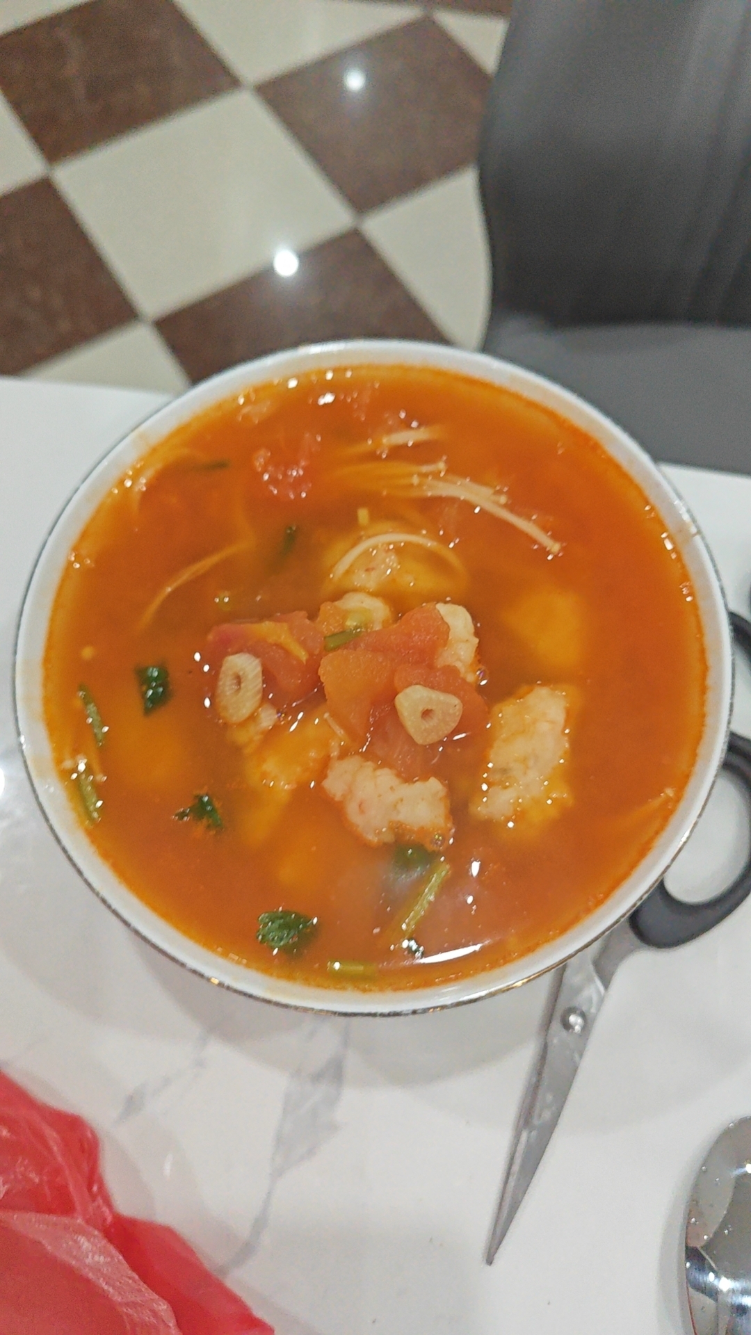 【百合花开】低脂高蛋白的番茄虾滑酸汤