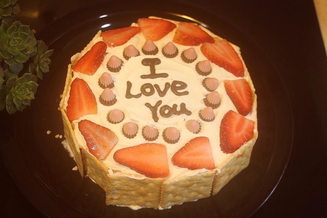 草莓戚风生日蛋糕