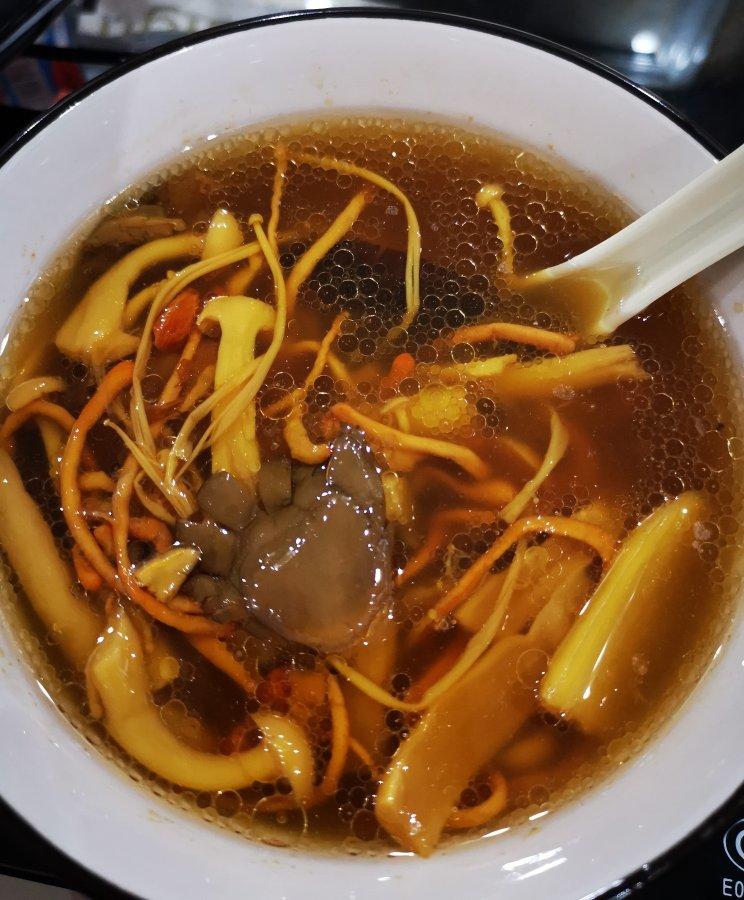 鲜到起飞的菌菇汤！不好喝不要钱！