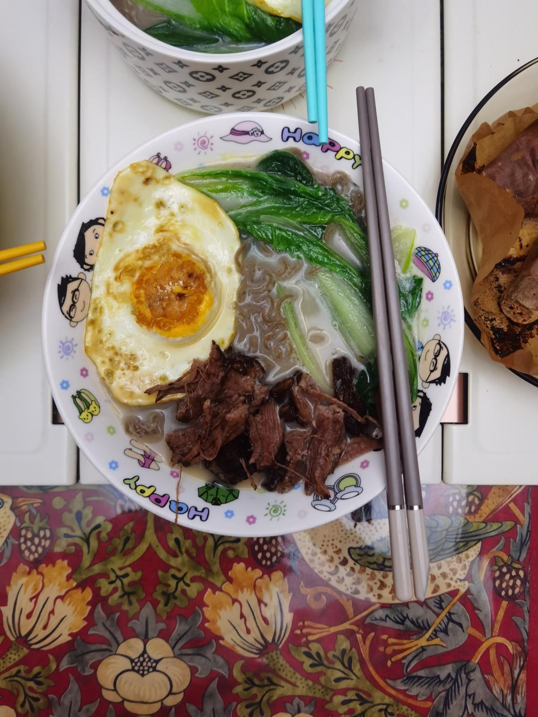 小白菜煎蛋荞麦面