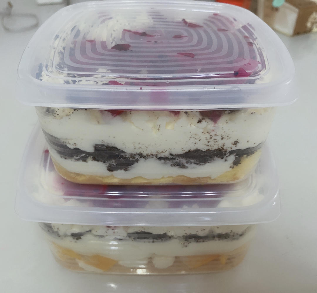 草莓奶油蛋糕盒子