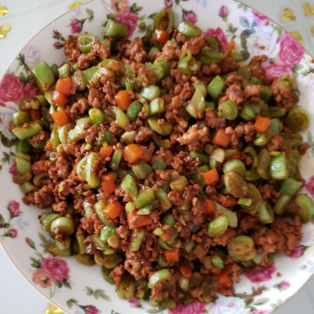 儿子能吃满满一碗饭的肉末豆角