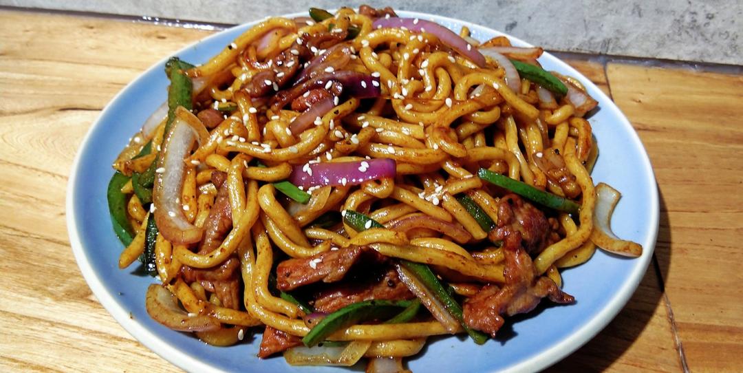 黑椒牛肉炒乌冬