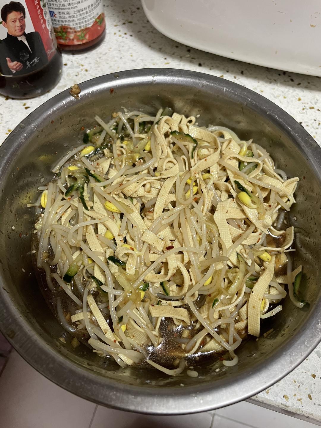凉拌豆芽豆腐皮的做法