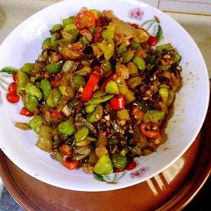 小炒肉沫酸菜蚕豆的做法 步骤3