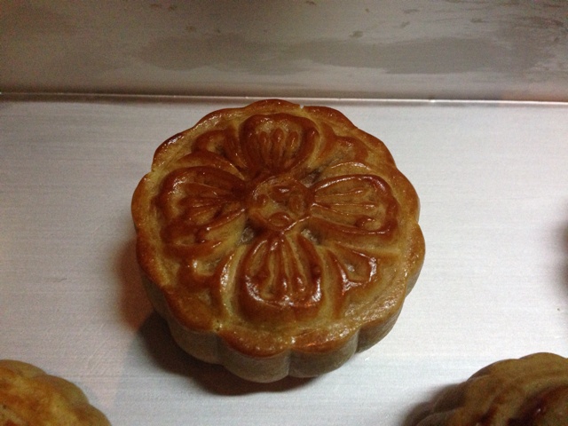 广式蛋黄莲蓉月饼