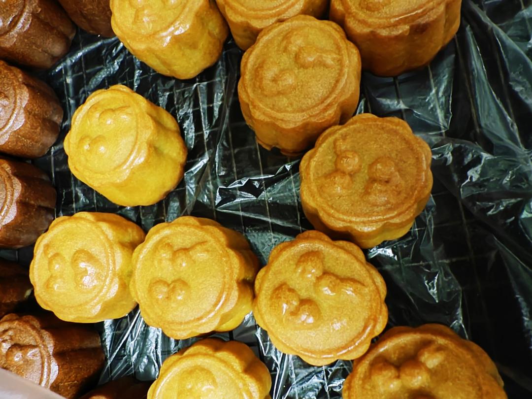 广式月饼－－蛋黄豆沙月饼