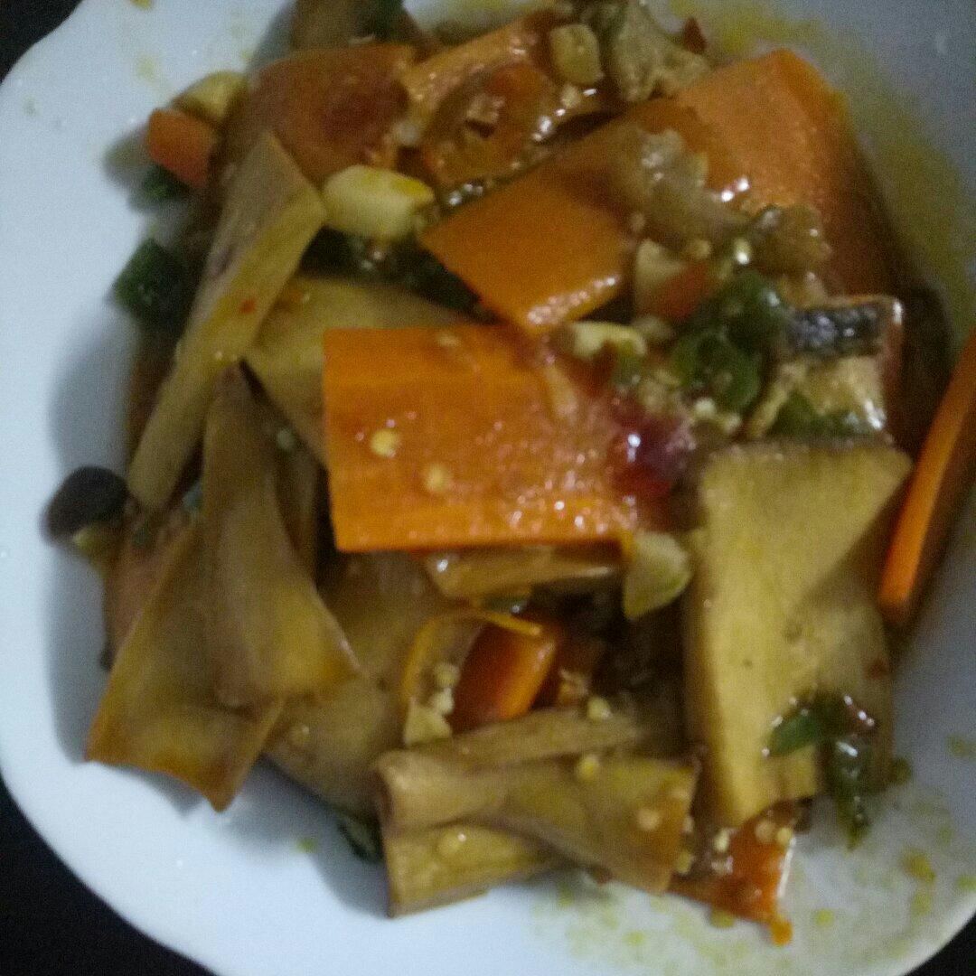 五花肉爆炒杏鲍菇