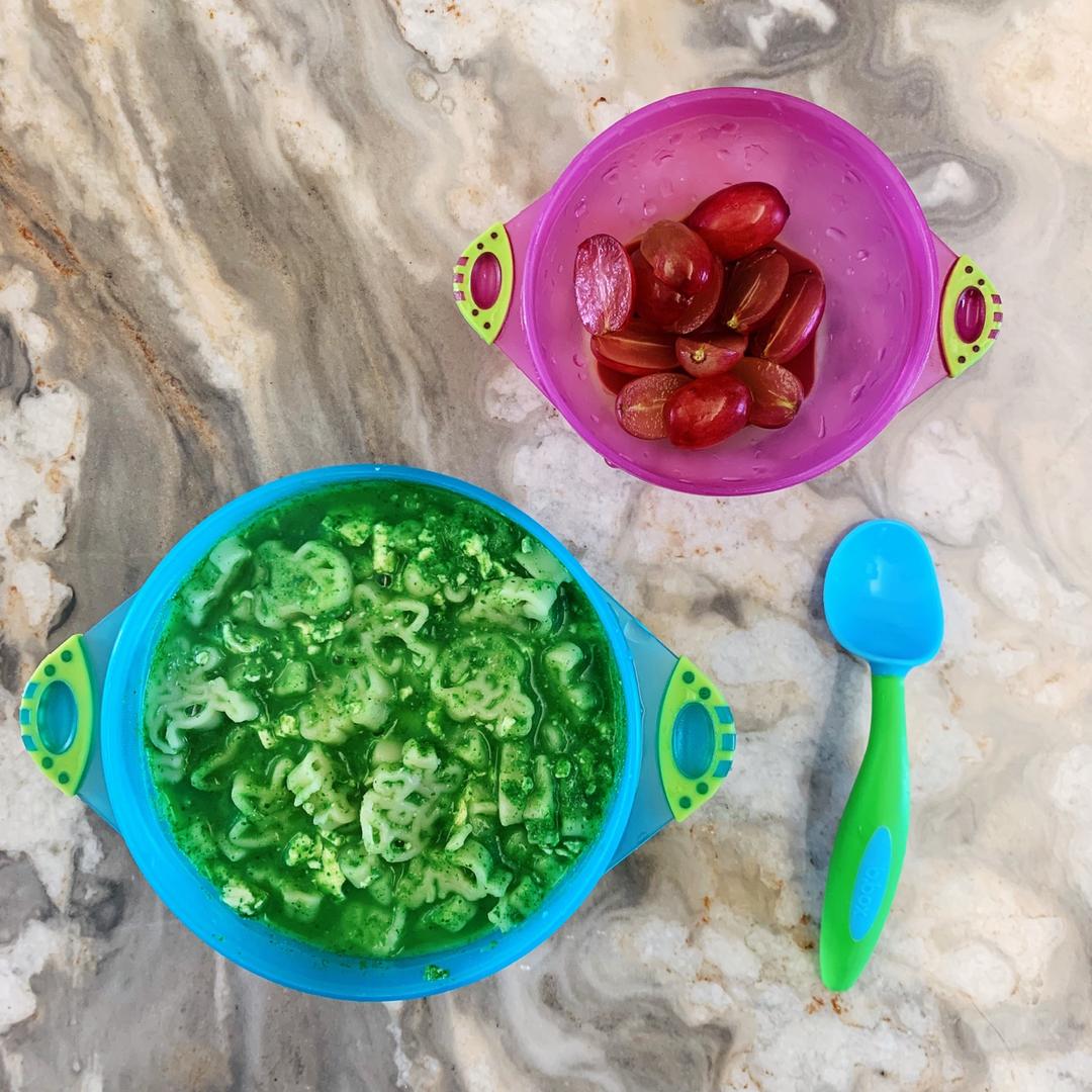 皮卡宝宝爱吃饭