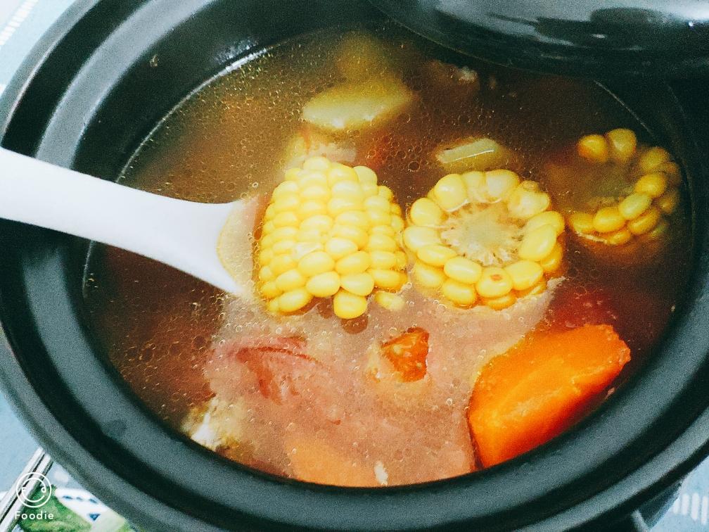 番茄土豆玉米胡萝卜骨头汤