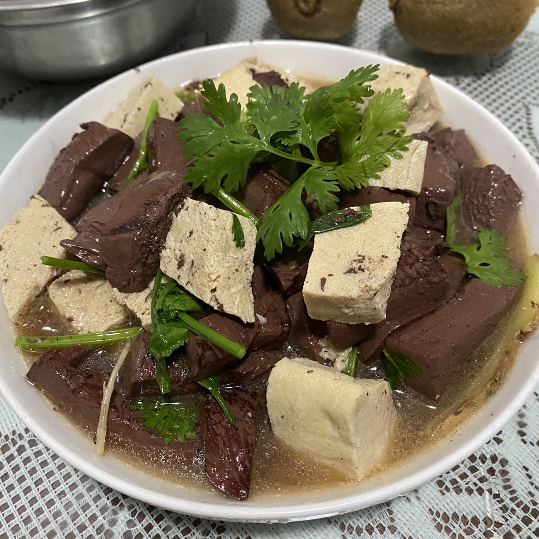 大蒜炒血豆腐