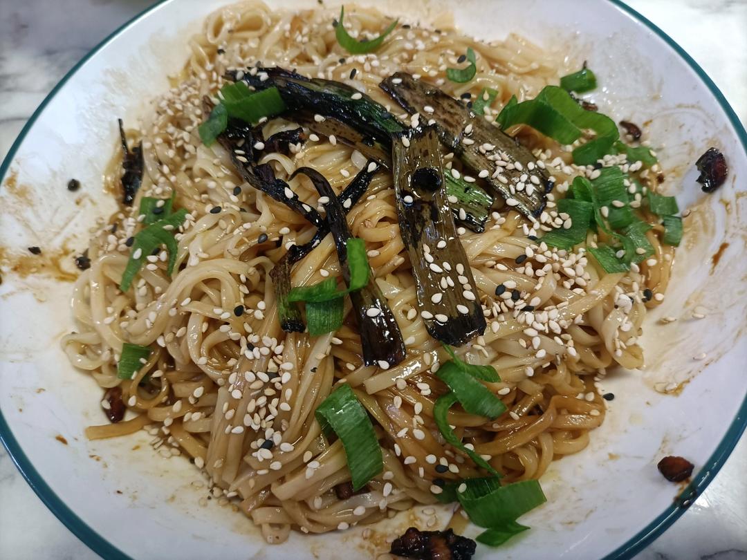 10分钟搞定的一碗葱油拌面