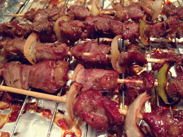 生烤羊肉串