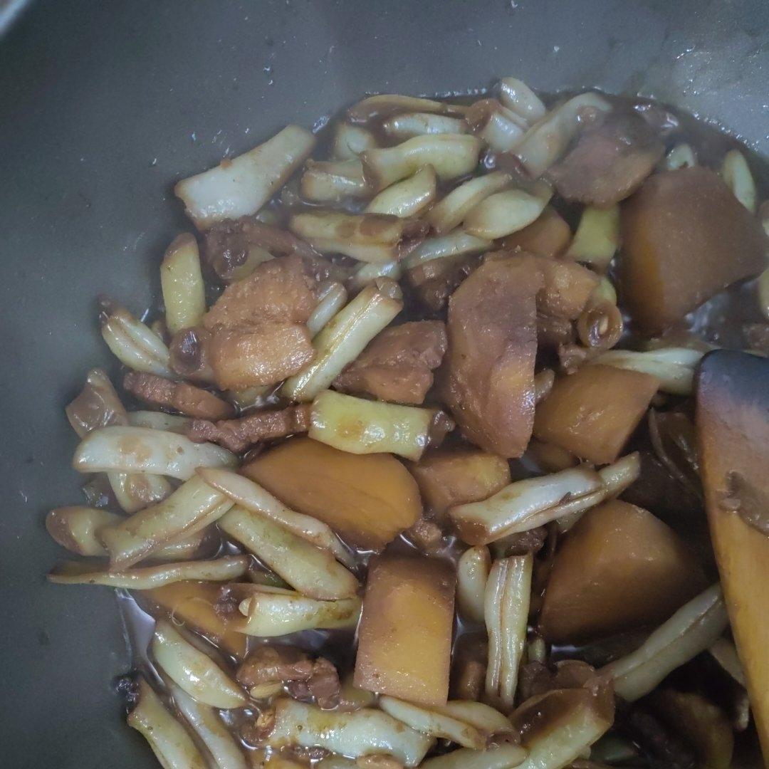 不吃两碗饭你找我！东北做法 酱炖芸豆土豆五花肉